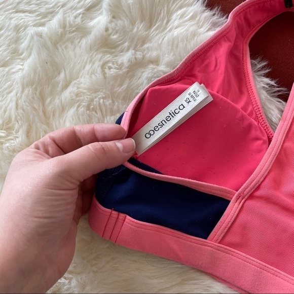 Esnetica Australian workout bra women's size XS slight pilling - Picture 2 of 3